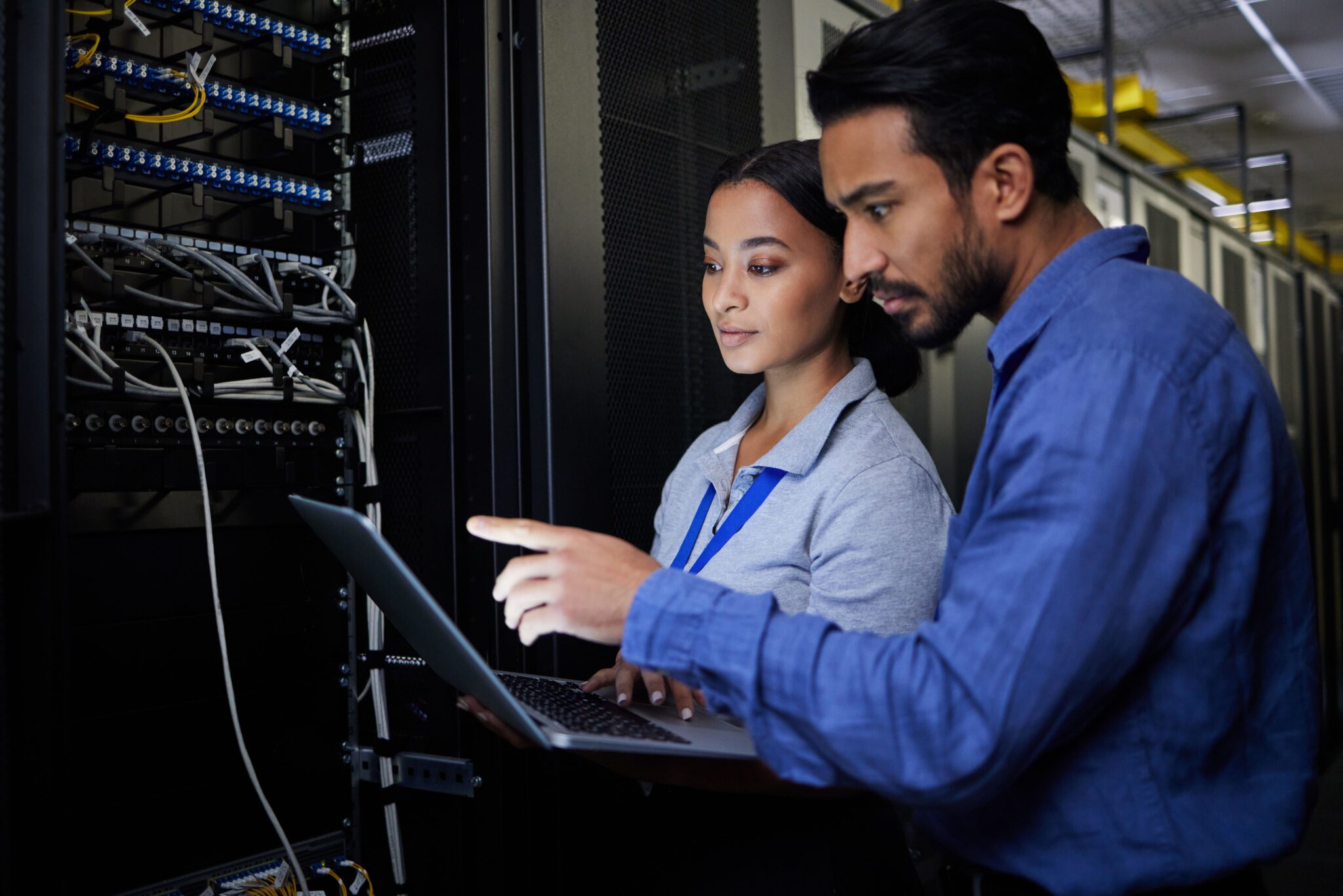 escalabilidade em TI arkentec blog pessoas atualizando sistemas de TI